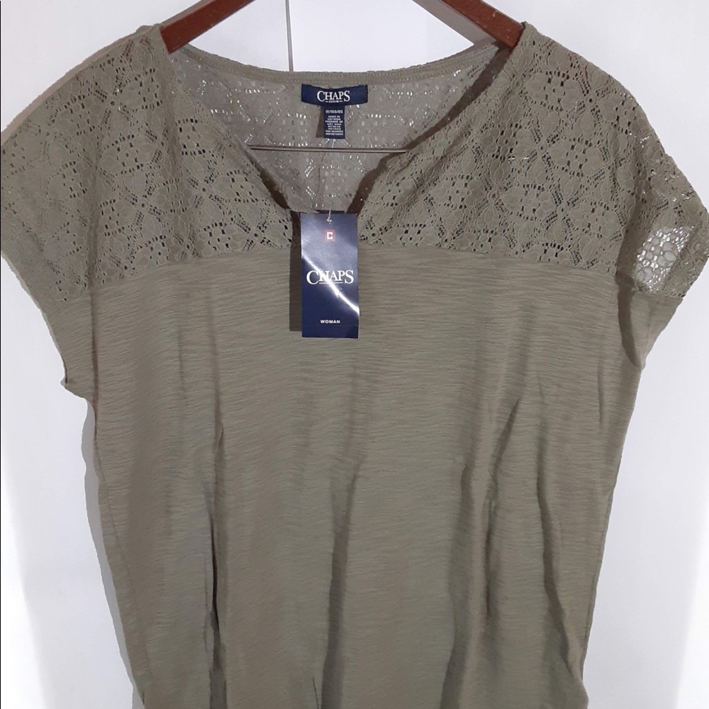 CHAPS  Tee-top short sleeved.